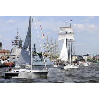 2100_26 Segelschiffe vor Hamburg St. Pauli | Hafengeburtstag Hamburg - groesstes Hafenfest der Welt